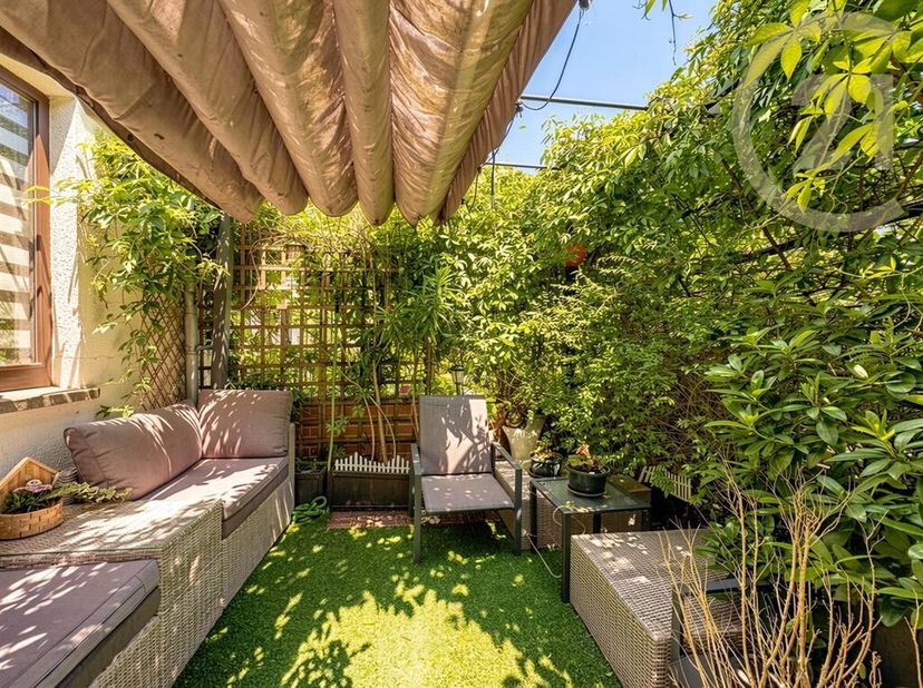 Century 21 Alliance Demeuse vous présente cette charmante maison deux façades située à Tamines, idéale pour un premier achat, un investissement ou pou