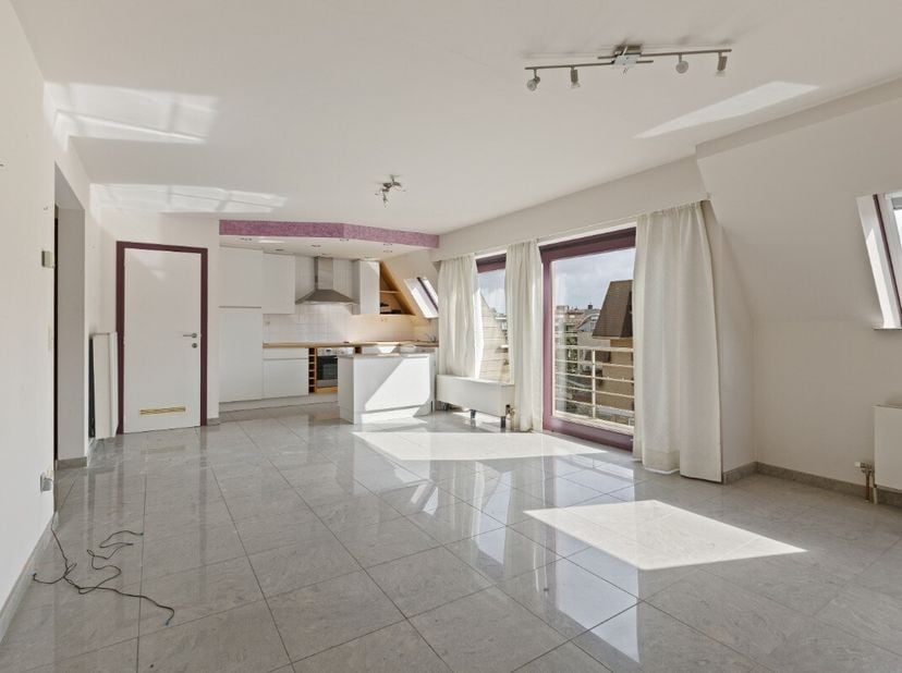 Ruim 1-slaapkamer appartement met twee zongerichte terrassen in Koksijde Koksijde : Dit charmante appartement biedt een ruime en lichtrijke leefruimte