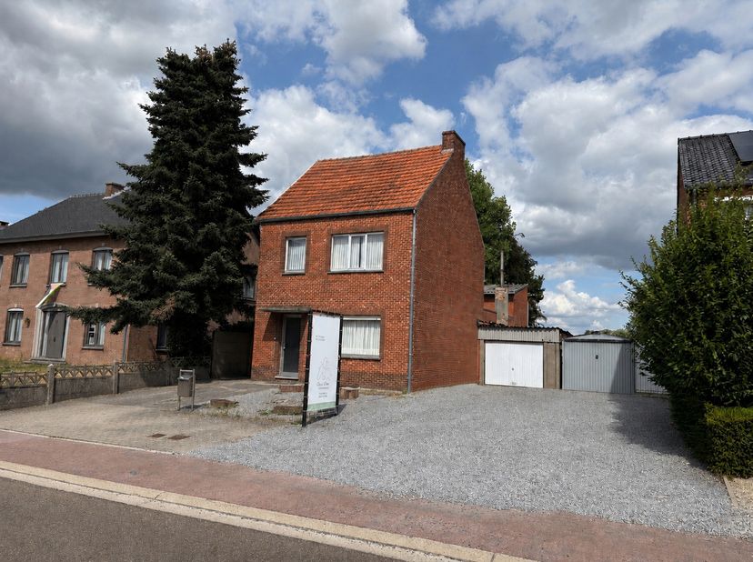 TE RENOVEREN WONING EN EEN NAASTGELEGEN APART PERCEEL MET EEN TOTALE GRONDOPPERVLAKTE VAN MAAR LIEFST 17A 95CA, CENTRAAL GELEGEN NABIJ HET CENTRUM VAN