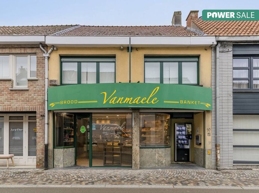 Avec un terrain impressionnant de 938 m² et une surface habitable de pas moins de 466 m², les possibilités sont infinies.<br />
<br />
<br />
VOS ACTI