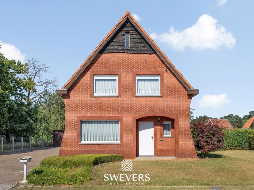 Voor meer info en foto’s, surf naar www.swevers.be en ontdek deze te renoveren gezinswoning op een rustig gelegen perceel van 12 are 90 centiare in Pa