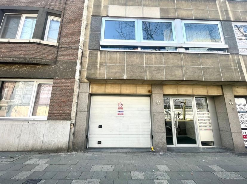 Ondergrondse parkeerplaats vlakbij Centraal Station!<br />
Ligging: In de Osystraat, vlakbij Centraal Station en Rooseveltplaats.<br />
Beschrijving: