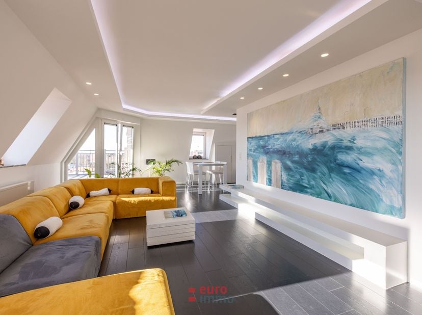 Quel penthouse exceptionnel ! Situé dans un emplacement Triple-A à Nieuport-Bains, ce bien unique occupe l’entièreté du dernier étage de la résidence,