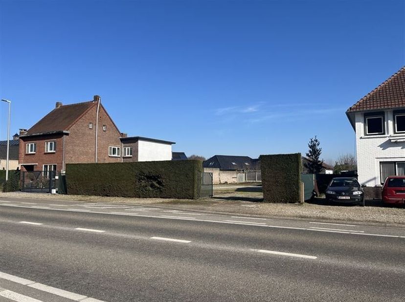 Terrain à vendre
                    à 3680 Neeroeteren