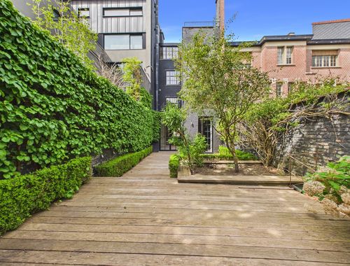                                         Maison de maître à louer à Ixelles, € 5.000
