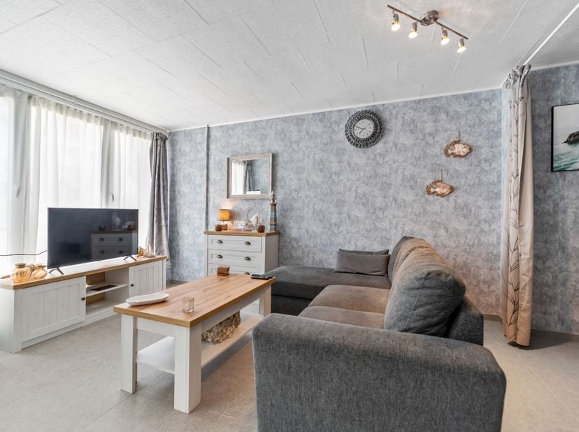 Deze verzorgde studio geniet van een bijzonder gunstige ligging, op wandelafstand van zowel het station als het strand. Dankzij deze centrale locatie