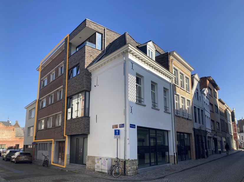 STUDENTEN appartement voor twee studenten of een koppel<br />
<br />
Ruim studentenappartement (3e verdiep) (!UITSLUITEND STUDENTEN!) <br />
in een kl