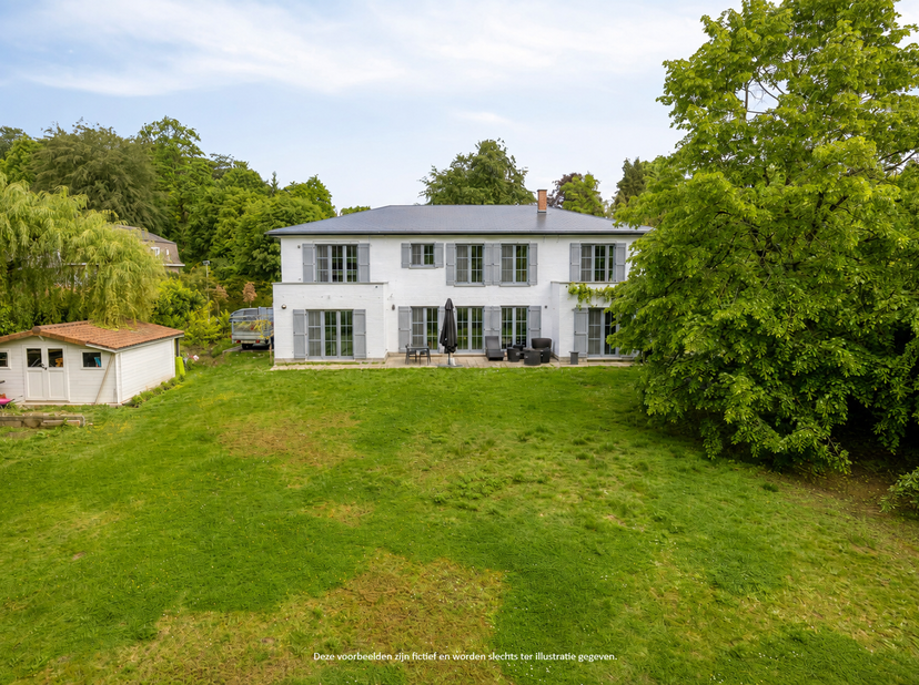 Deze unieke villa is gelegen op een perceel van +/-18a21ca in een rustige residentiële wijk in Overijse. <br />
De woning heeft een bewoonbare oppervl