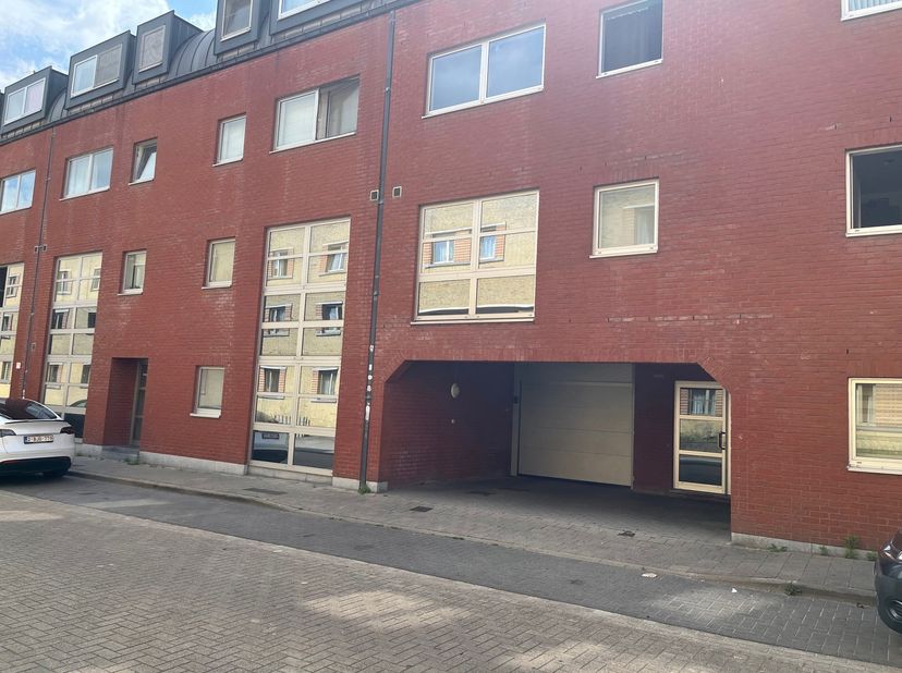 Garage à vendre
                    à 9000 Gent