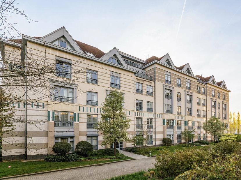 Victoire Junot biedt u iets aan in de nabijheid van het Dumonplein, alle voorzieningen en het Zoniënwoud, in een recent gebouw, prachtig penthouse in