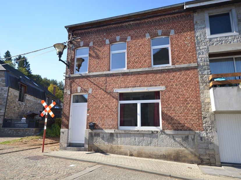 Maison à vendre à rue des Frères Bouré 28,
                    5670 Olloy-sur-Viroin