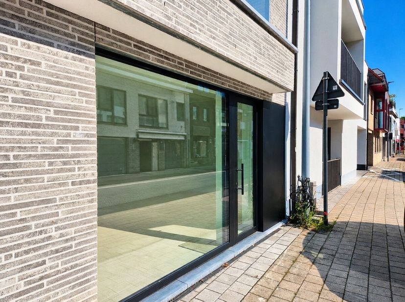 Bedrijfsvastgoed te koop
                    in 8790 Waregem