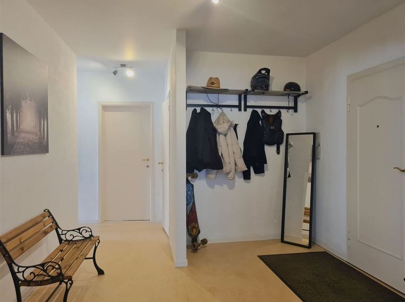Spacieux appartement de 2 chambres à coucher avec garage<br />
Situation : L'appartement est situé au centre de Turnhout, à quelques pas de la Grote M