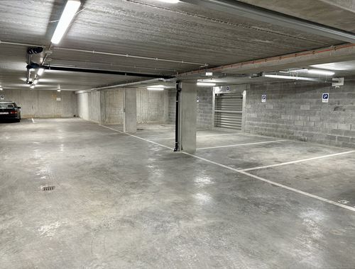                                         Garage en sous-sol à vendre à Bruxelles, € 315.000
