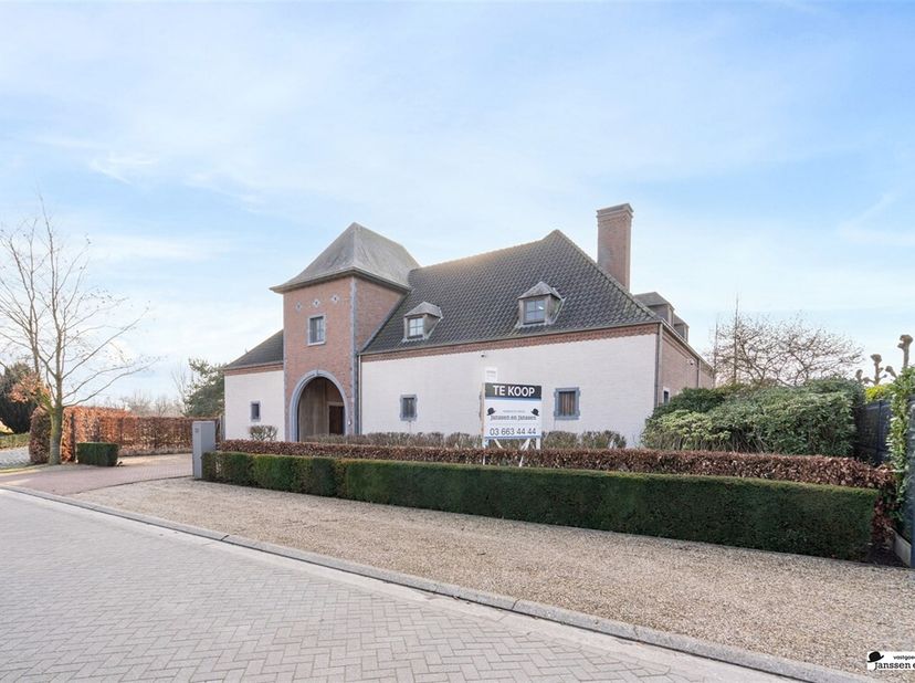 Villa exclusive sur un terrain de près de 2000 m² au centre de Loenhout<br />
Au coeur de Loenhout, un village connu pour son atmosphère chaleureuse,