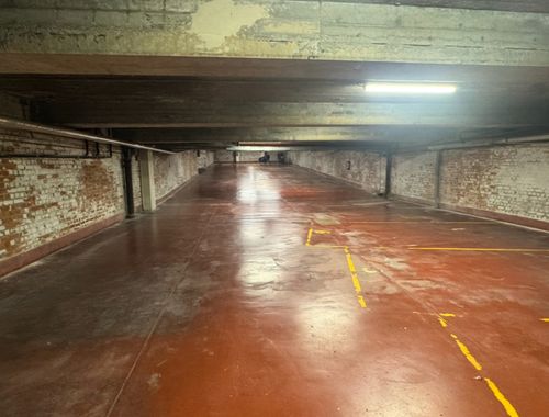                                         Garage en sous-sol à louer à Ixelles, € 125
