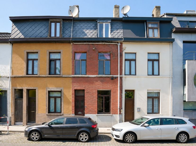 PLAN UW BEZOEK ; Ideaal renovatieproject<br />
<br />
Deze gunstig gelegen woning biedt heel wat potentieel voor wie op zoek is naar een renovatieproj