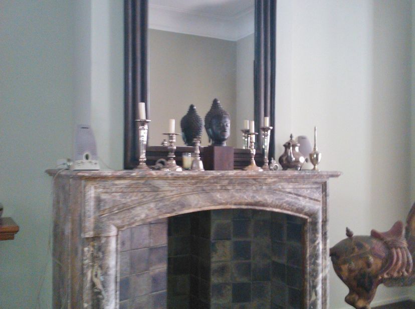 Appartement de 70 m2 non meublé au 1er étage (15 marches) d'une maison de 4 étages à façade Art-Déco, sans ascenseur, et boiseries intérieures d'origi
