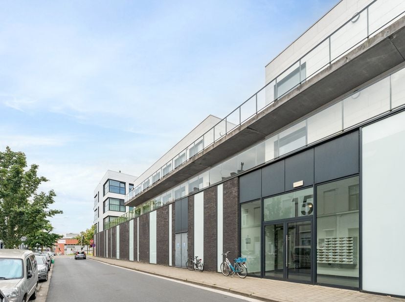 Hogescholen en universiteiten liggen op een paar minuten van het studentencomplex “Blaisantpark”. Het complex ligt tevens op wandelafstand van het sta
