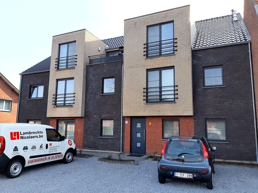 Dit gunstig gelegen appartement te Helchteren is gelegen op de 1ste verdieping en heeft een bewoonbare oppervlakte van 104m².<br />
Dit modern apparte