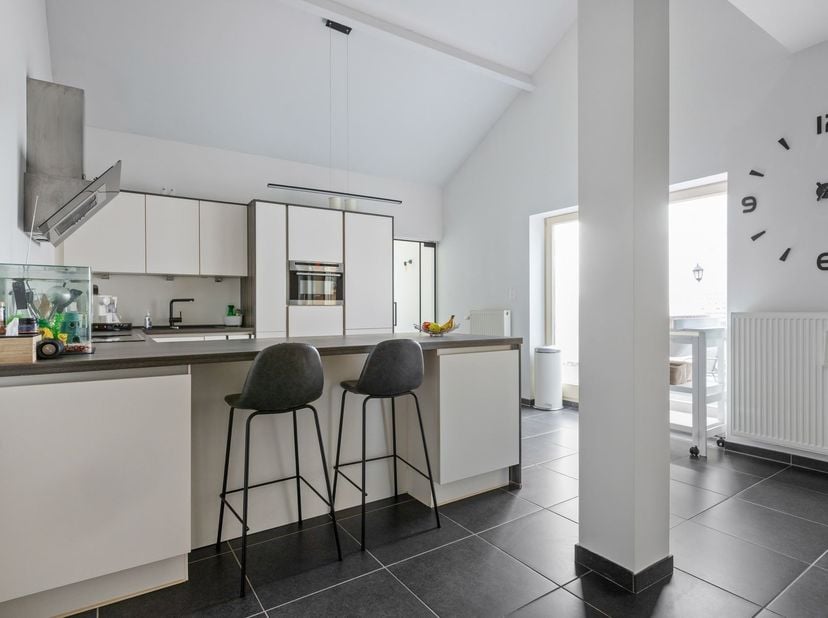 Duplex moderne de 2 chambres avec terrasse à Bilzen-Hoeselt<br />
<br />
Ce duplex moderne d'une surface habitable de 127 m² allie confort, style et a