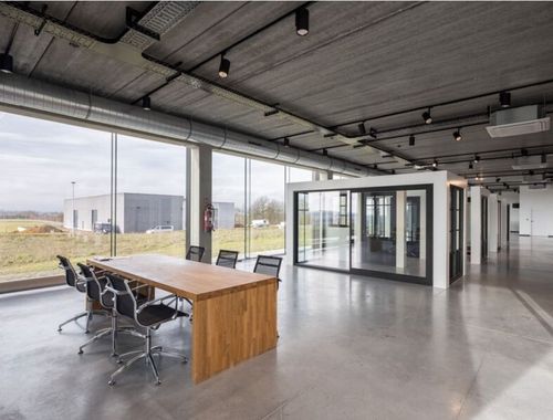                             Bâtiment d’entreprise à louer à Tubize
