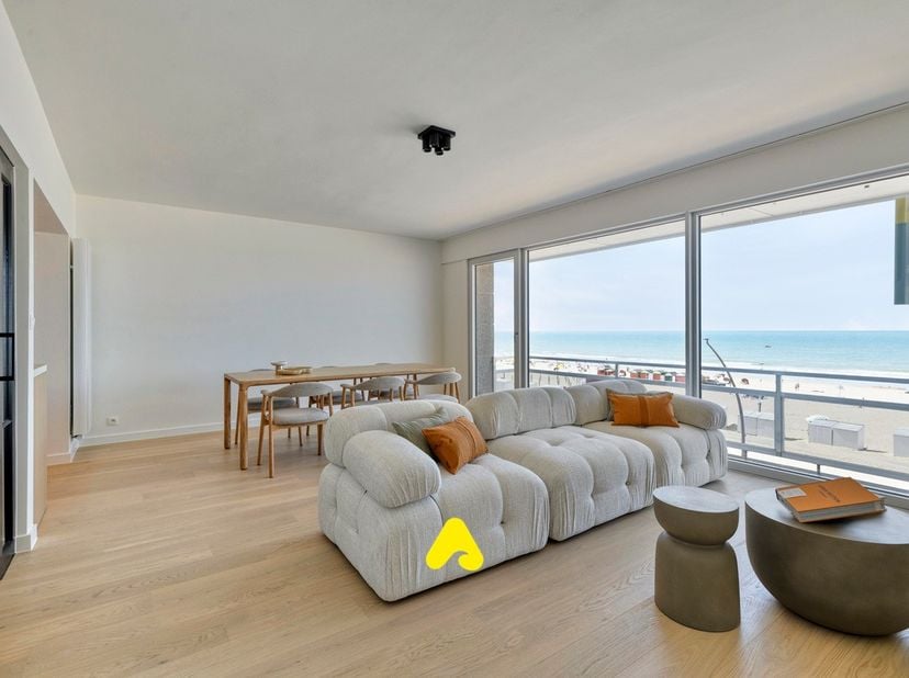 Geniet van een unieke woonervaring in dit volledig gerenoveerde appartement op de&amp;nbsp;3e verdieping van Residentie Miramar, met een adembenemend fron
