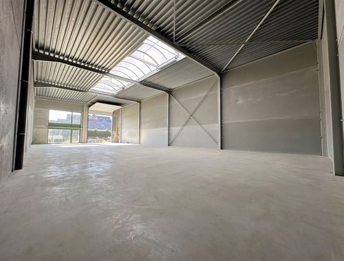                                         Entrepôt à louer à Tielt, € 1.490
