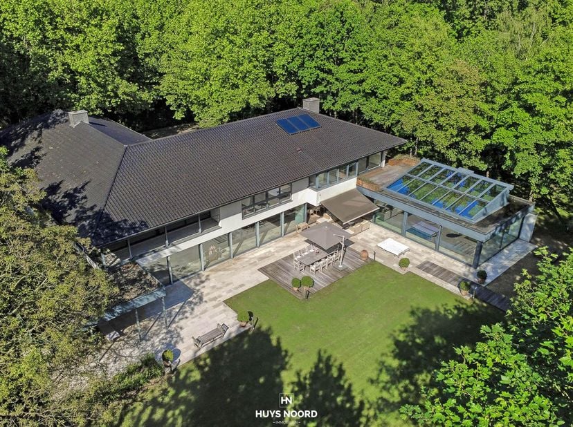 Exclusief wonen in harmonie met de natuur te Hertsberge.<br />
<br />
Midden de begeerde bossen van Hertsberge, verscholen in een uitzonderlijk groene