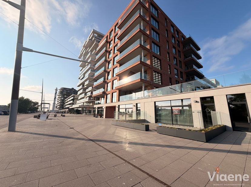 Commercieel uitstekend gelegen nieuwbouw handelsruimte in Residentie 'Baelskaai 14' - absolute topligging in de bruisende en sterk groeiende wijk Oost