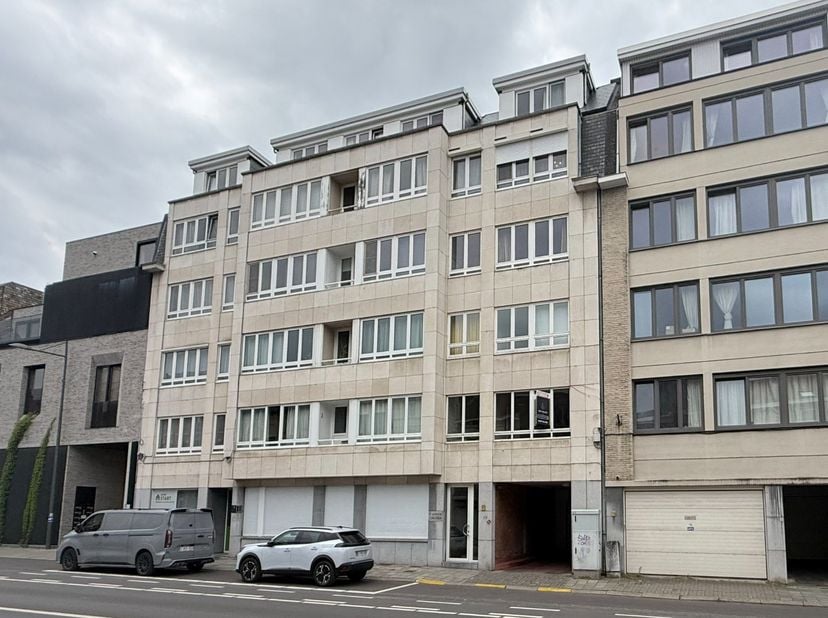 Plan uw bezoek via polares.eu! Let wel: geen co-housing!<br />
<br />
Op de vijfde en laatste verdieping van de residentie Concordia kan je dit ruime