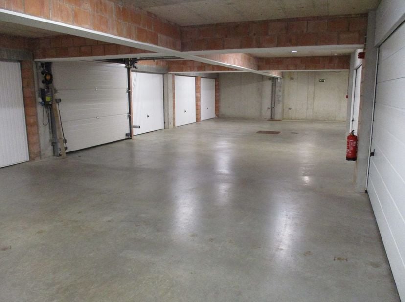 Garage te huur in Antwerpsesteenweg 174-176,
                    2950 Kapellen