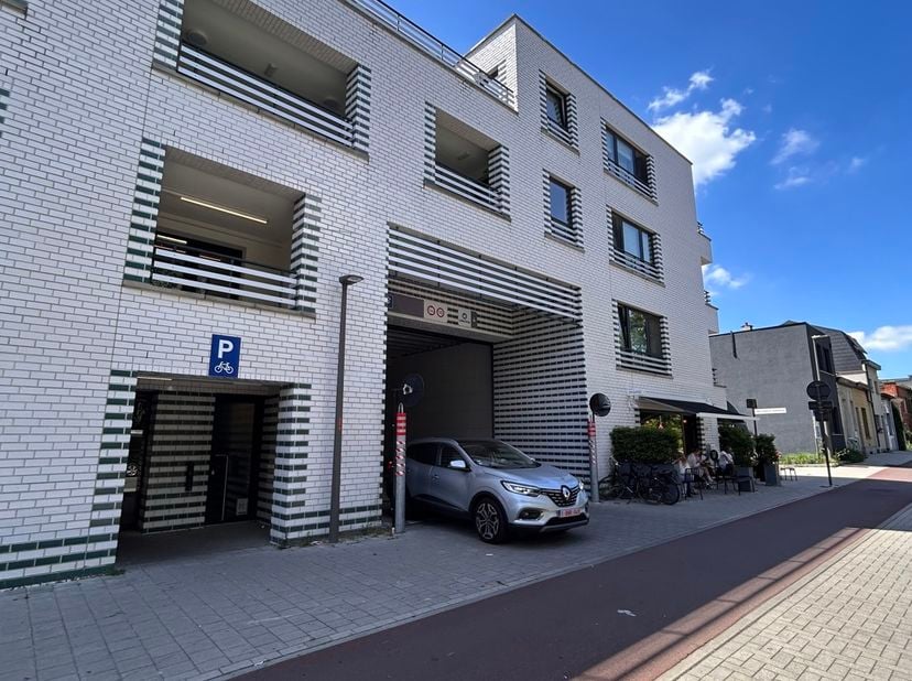 Interessante investering te koop van 40 nieuwbouw parkeerplaatsen.<br />
Bent u op zoek naar een zorgeloze vastgoedinvestering met een stabiel verhuur