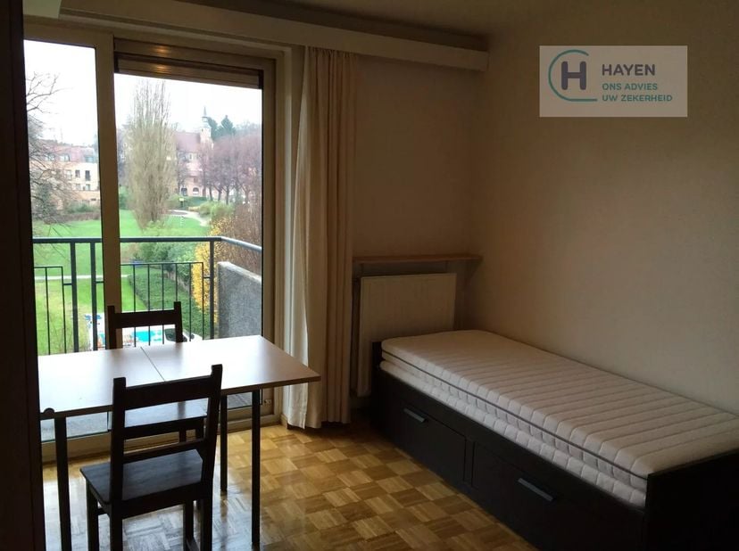 Studeren in stijl aan de Kapucijnenvoer te Leuven. Deze bemeubelde studio gelegen aan de Kapucijnenvoer, binnen de ring van Leuven, ligt op een ideale