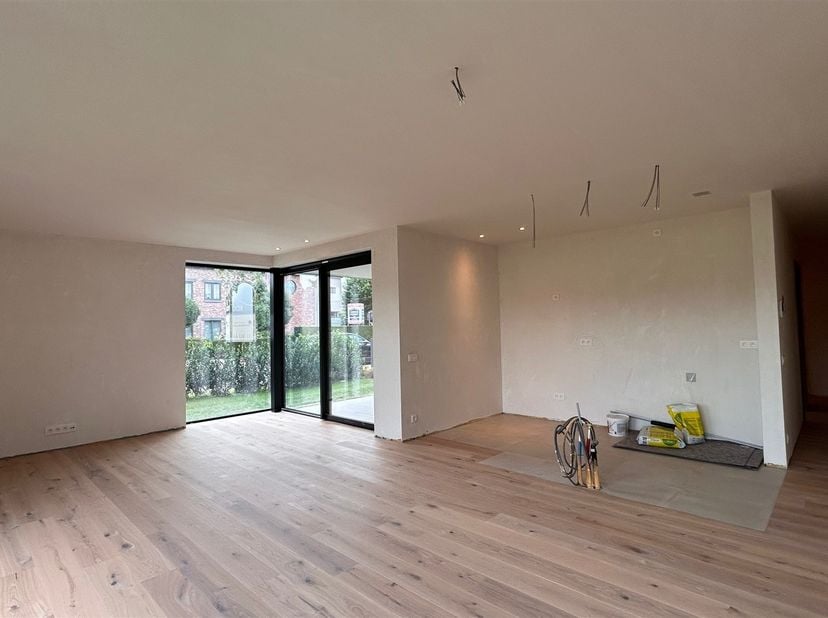 Luxueus nieuwbouw appartement met 3 slaapkamers en 2 badkamers<br />
<br />
Dit nieuw gelijkvloers appartement bevindt zich in het centrum van Goore
