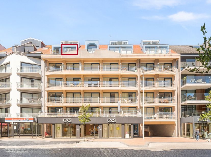 À vendre : studio au cur de Nieuwpoort, situé sur lAvenue Albert I, avec vue dégagée et proche des transports en commun. Cette construction récente (a