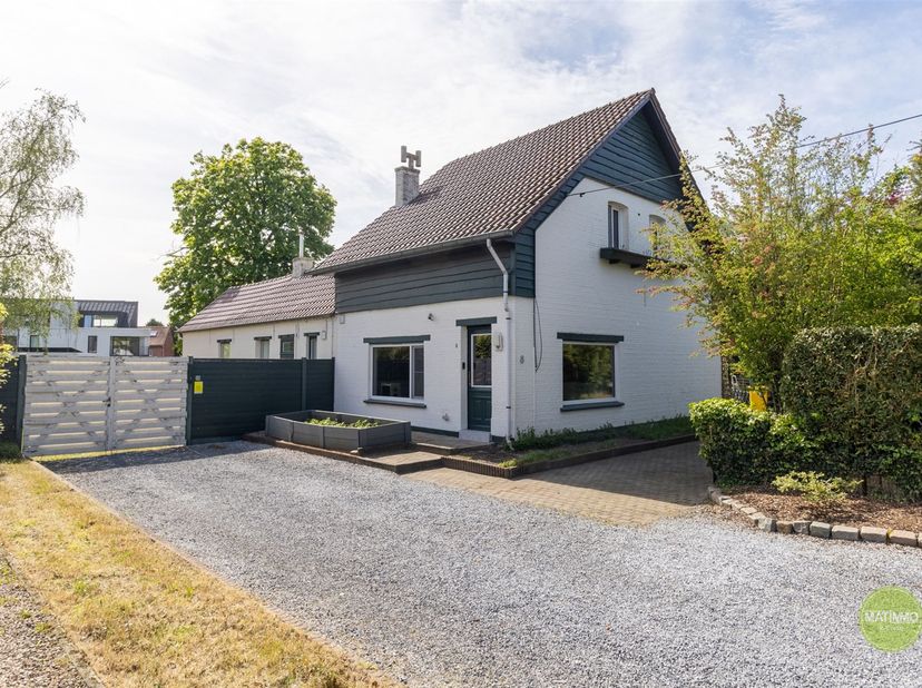*** IN OPTIE ***<br />
<br />
Charmante en veelzijdige woning met bijgebouw (B&amp;B/zorgwoning) op ruim perceel van 941 m² in Mol.<br />
<br />
Welko
