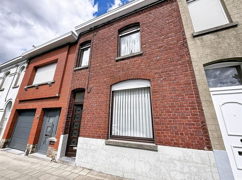 Maison d'habitation en bon état général offrant un beau potentiel. Quelques travaux de remise au goût du jour et de rénovation sont à prévoir, mais el