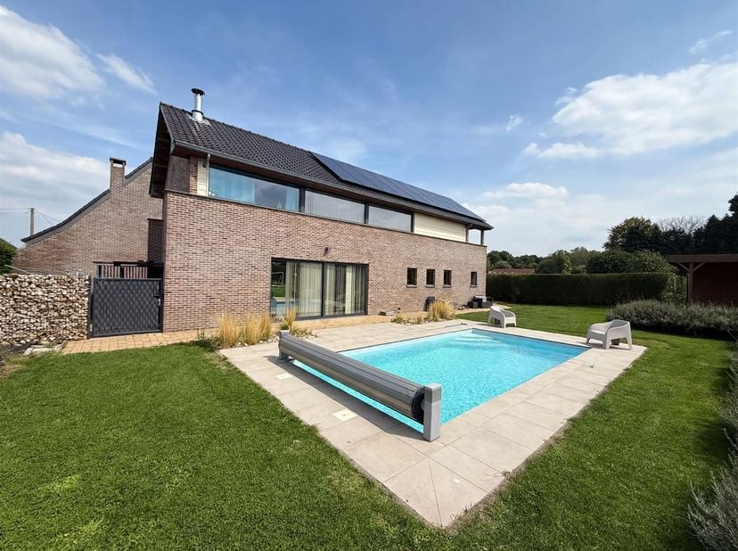 Huis te koop in Rue du Sart 3,
                    7640 Maubray