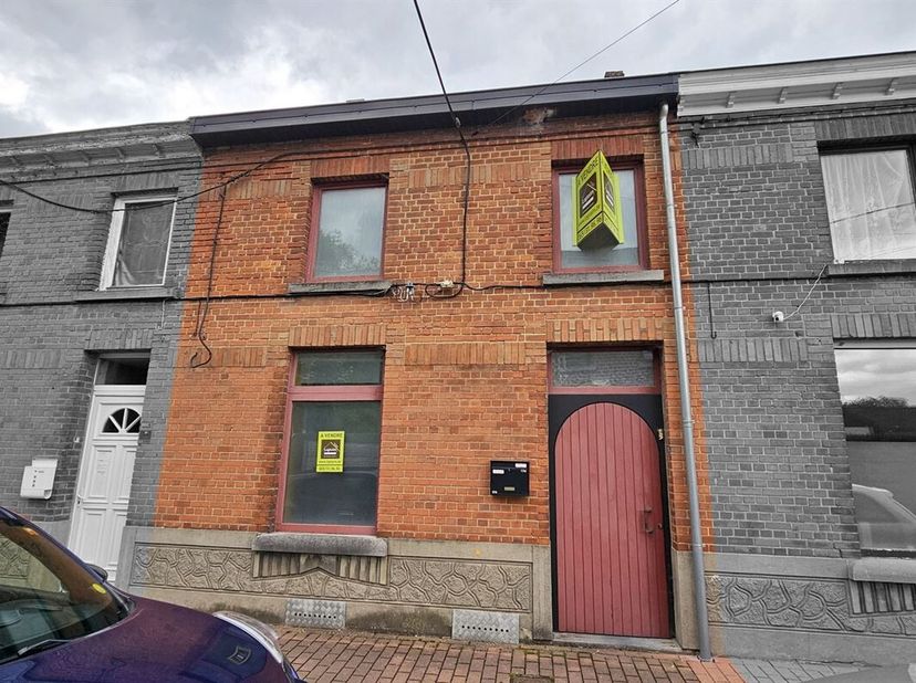 Prix: Offre à partir de 159.000 euros, frais d'agence non inclus et à charge de l'acquéreur. <br />
Maison habitable rapidement et comprenant: <br />