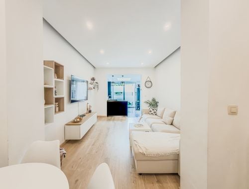                                         Gelijkvloers app. te koop in Schaarbeek, € 385.000
