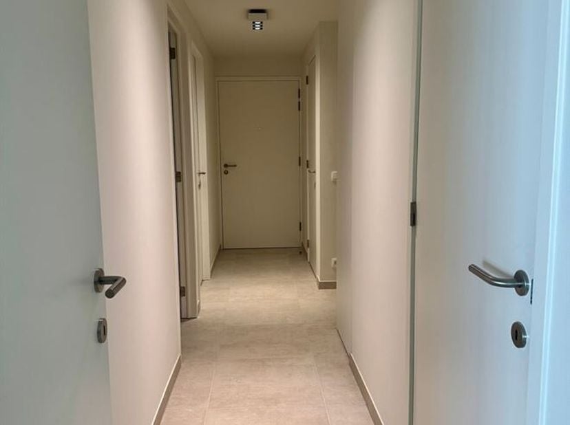 Stijlvol appartement met 2 slaapkamers en een ruim terras met uniek uitzicht, op een toplocatie in Lier! <br />
Ligging:<br />
Dit aangename apparteme