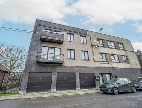                                         Commercieel Gebouw te koop in Dampremy, € 580.000
