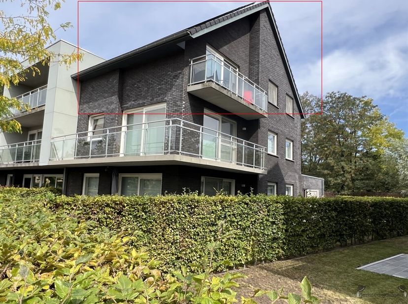 Bienvenue dans ce magnifique appartement situé à Hamme, au 2e étage (disponible à partir du 16/07/26)<br />
L'appartement dispose de deux chambres bai