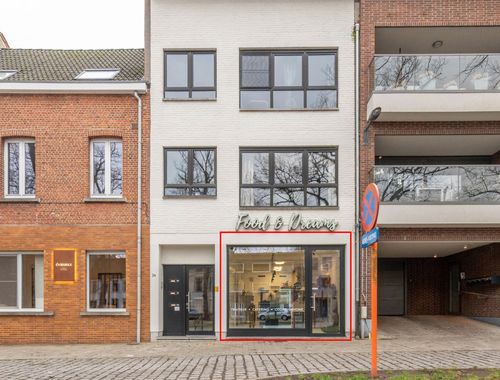                                         Rez-de-chaussée commercial à vendre à Niel, € 249.000
