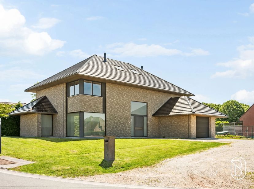 Huis te koop in Tuileboomstraat 55A,
                    8880 Sint-Eloois-Winkel