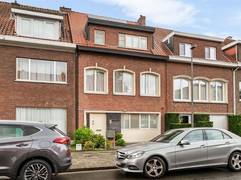 Instapklare gezinswoning, EPC A, met alle comfort<br />
Ligging: rustige wijk nabij het centrum, autostrade vlot bereikbaar, winkels en openbaar vervo