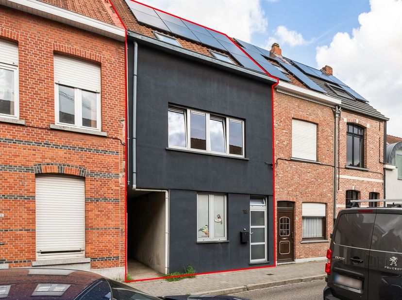 Maison 3slp au centre d'Herentals, prête à être emménagée<br />
Cette maison de ville date de 1928 et a été rénovée aux normes contemporaines en 2009.