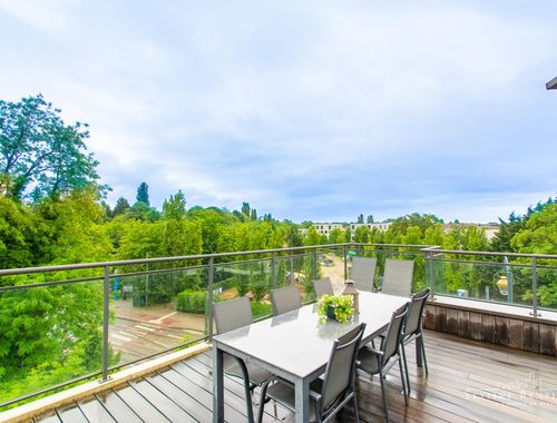                                         Penthouse à louer à Bruxelles, € 2.000
