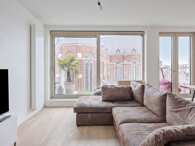 Lichtrijk appartement met prachtig uitzicht in Antwerpen! Dit prachtige appartement van 112 m² bevindt zich in een moderne wooncomplex in het hart van